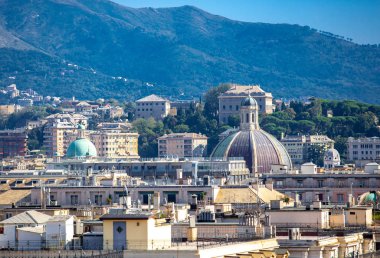 İtalya, Genova - 12 Ekim, 2018: güzel eski şehir Cenova. Renkli evler mavi gökyüzünün altında. Popüler turistik alan Liguria.