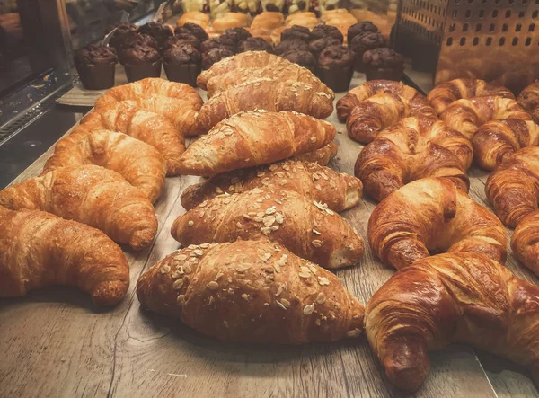 Läcker Nybakad Croissant För Mellanmål Köpa Croissanter För Kaffepaus Italiensk — Stockfoto