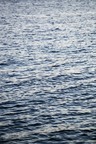 Schönes Sonnenuntergangslicht Der Adriaküste Wasseroberfläche Leuchtet Der Abenddämmerung — Stockfoto