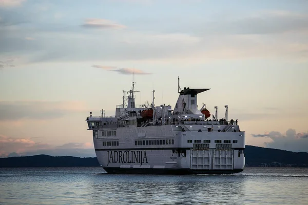 Човен Сидінні Заході Сонця Хорватії — стокове фото