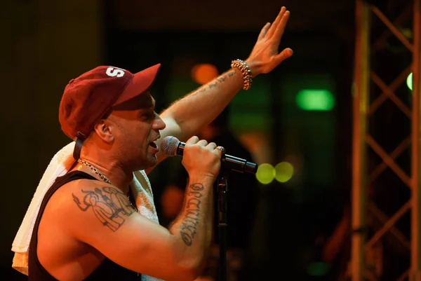 Kiev August 2018 Rap Singer Ligalize Singing Microphone Stage Kurazh — Stock Photo, Image