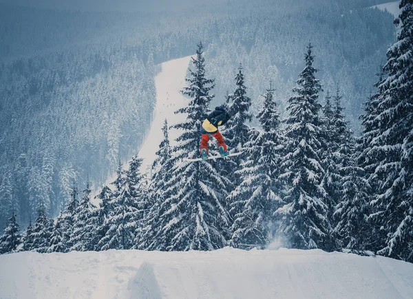 Bukoveľ Ukrajina Březen 2018 Snowboardová Soutěž Zimě Parku Mladí Sportovci — Stock fotografie