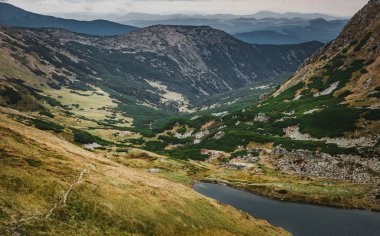 Sonbahar sezonu güzel Karpat Dağları. Europe.Instagram vintage film filtre aktif Turizm için seyahat hedef