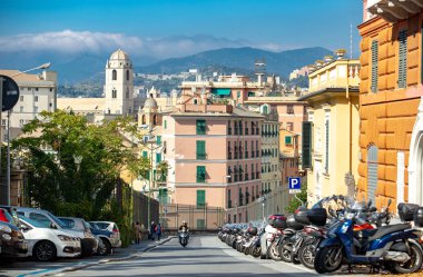 İtalya, Genova - 12 Ekim, 2018: güzel eski şehir Cenova. Renkli evler mavi gökyüzünün altında. Popüler turistik alan Liguria.