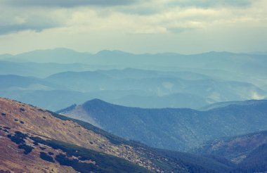Sonbahar sezonu güzel Karpat Dağları. Europe.Instagram vintage film filtre aktif Turizm için seyahat hedef