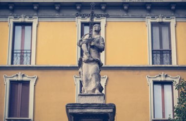 İtalya, Milan 'daki Hıristiyan heykeli 