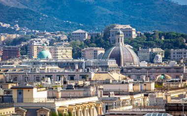 İtalya, Genova - 12 Ekim, 2018: güzel eski şehir Cenova. Renkli evler mavi gökyüzünün altında. Popüler turistik alan Liguria.