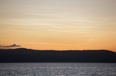 Güzel gün batımı ışık Avrupa doğa güzelliği Croatia.Enjoy'Adriyatik Denizi kıyısında. Hırvat Riviera reosrt egzotik adada gün batımı. Yaz tatil tur için popüler seyahat hedef