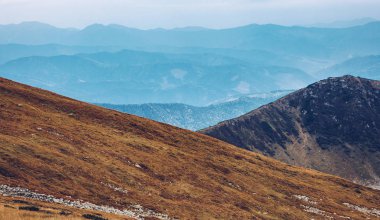 Sonbahar sezonu güzel Karpat Dağları. Europe.Instagram vintage film filtre aktif Turizm için seyahat hedef