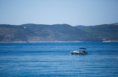Hırvatistan'da Akdeniz'de tekne. Doğa, seyahat