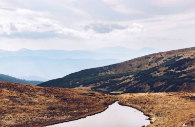 Sonbahar sezonu güzel Karpat Dağları. Europe.Instagram vintage film filtre aktif Turizm için seyahat hedef