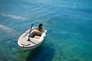 Hırvatistan'da Akdeniz. Doğa, seyahat. Tekne suda