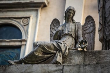 İtalya, Milan 'da melek heykeli 