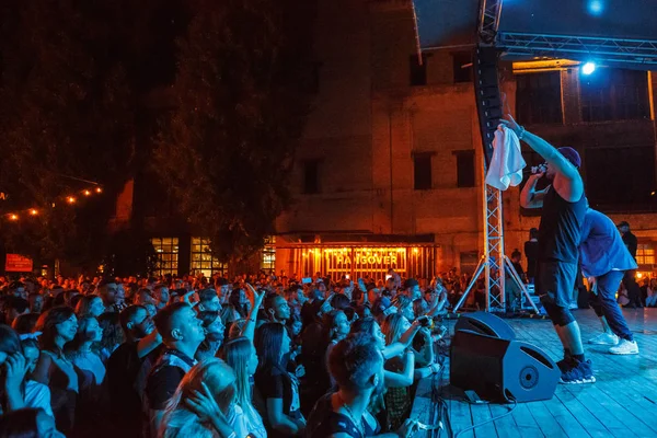 Kiev Agosto 2018 Cantante Rap Ligalize Canta Microfono Sul Palco — Foto Stock