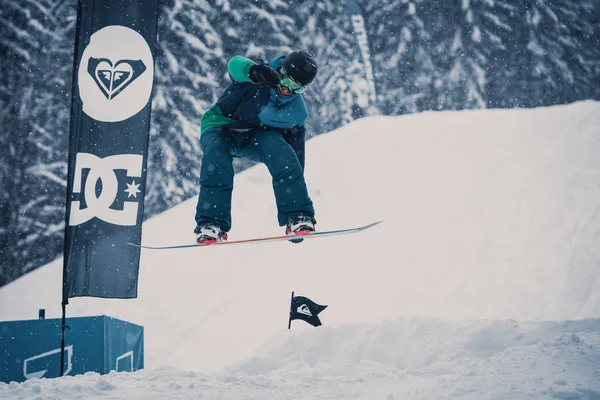 Bukoveľ Ukrajina Březen 2018 Snowboardová Soutěž Zimě Parku Mladí Sportovci — Stock fotografie