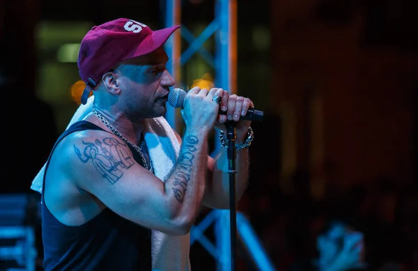 Kiev Augusztus 2018 Rap Énekes Ligalize Énekelni Mikrofon Szakaszában Kurazh — Stock Fotó