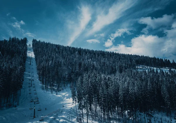 Όμορφη Εναέριο Κηφήνα Φωτογραφία Τοπίο Των Βουνών Στην Κρύα Χιονισμένη — Φωτογραφία Αρχείου