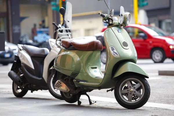 Oude Vintage Scooter Geparkeerd Straat — Stockfoto