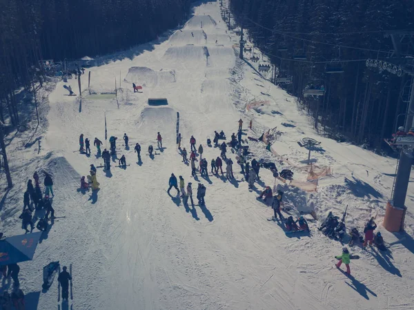 Bukovel Ucrânia Março 2018 Bela Natureza Dia Frio Inverno Parque — Fotografia de Stock