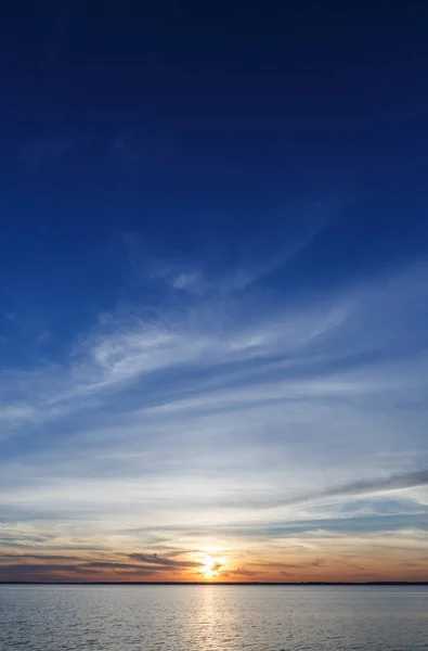 Солнце Спускается Над Водой Вечерам Закат Экзотическом Туристическом Маршруте — стоковое фото