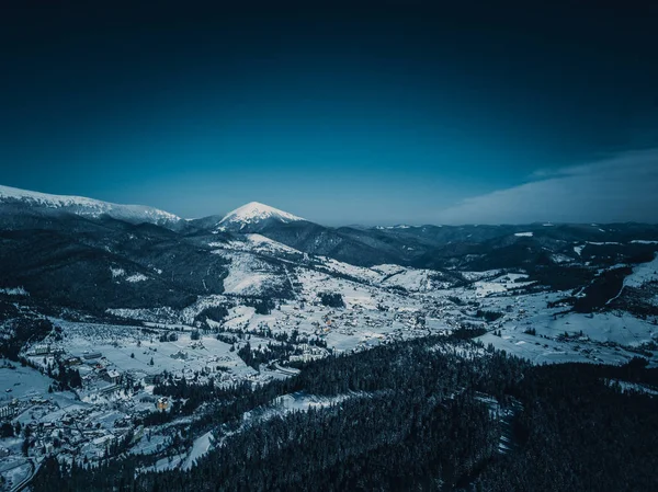 Mooie Luchtfoto Drone Landschap Foto Van Bergen Koude Besneeuwde Dag — Stockfoto