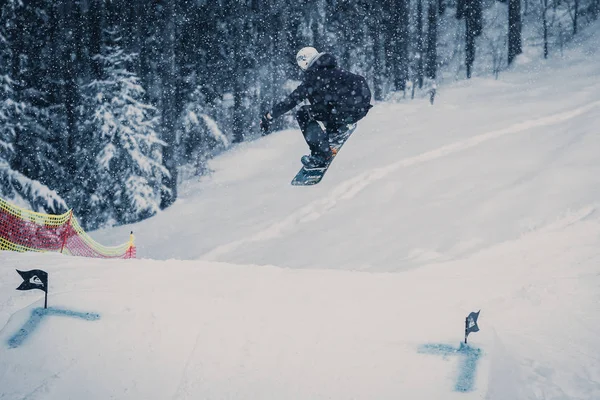 Bukovel Ucraina Marzo 2018 Gara Snowboard Nel Parco Invernale Giovani — Foto Stock