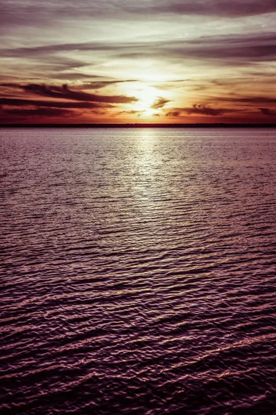 Schöner Sonnenuntergang Meer Lebendige Farben Und Gutes Sommerabendwetter Seenlandschaft Des — Stockfoto