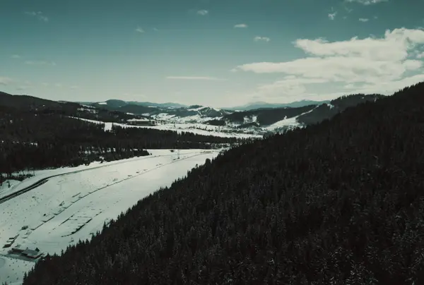 Bella Aerea Drone Paesaggio Foto Montagne Fredda Giornata Nevosa Destinazione — Foto Stock