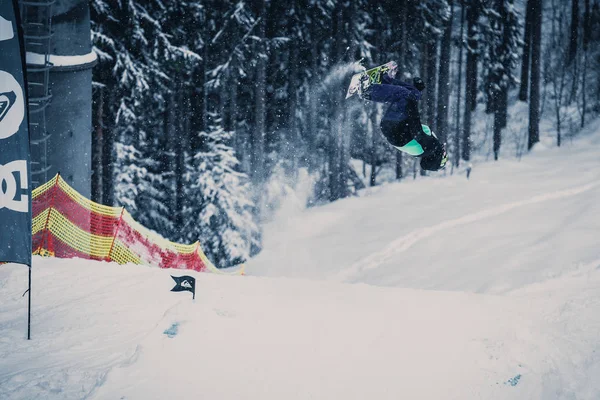 Bukovel Ucrania Marzo 2018 Concurso Snowboard Parque Invernal Jóvenes Atletas —  Fotos de Stock