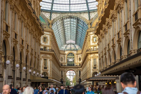 Milán Italia Octubre 2018 Centro Comercial Lujo Galeria Vittorio Emanuele —  Fotos de Stock