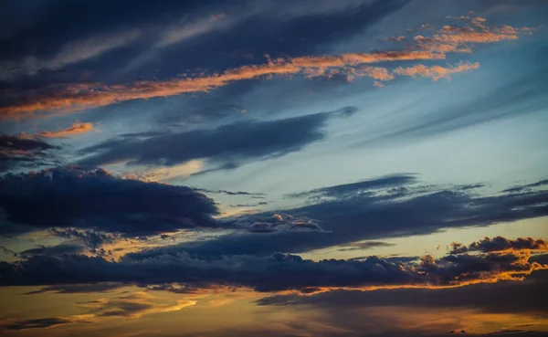 Bellissimo Cielo Tramonto Con Colori Vivaci Nuvole Drammatiche Bellezza Della — Foto Stock