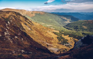 Sonbahar sezonu güzel Karpat Dağları. Europe.Instagram vintage film filtre aktif Turizm için seyahat hedef