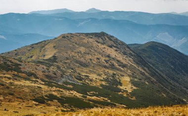 Dağ aralığında Karpatlar. Güney Avrupa'nın aktif Turizm için popüler bir yer. Karpatlar'da yürüyüş gitmek