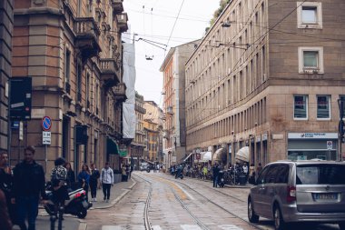 Milano,İtalya-9 Ekim,2018: Milano,Lombardia şehir sokaklarında modern İtalyan mimarisi.