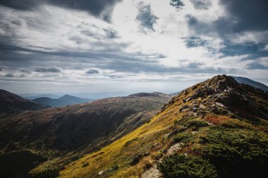 Sonbahar sezonu güzel Karpat Dağları. Europe.Instagram vintage film filtre aktif Turizm için seyahat hedef