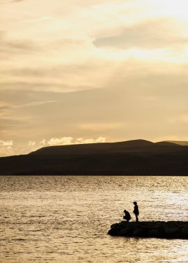 Hırvatistan'da Akdeniz üzerinde gün batımı. Doğa, seyahat