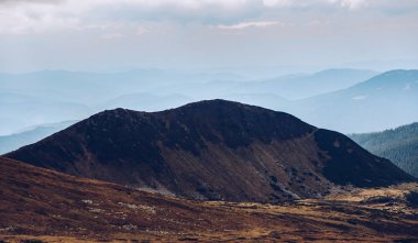 Sonbahar sezonu güzel Karpat Dağları. Europe.Instagram vintage film filtre aktif Turizm için seyahat hedef