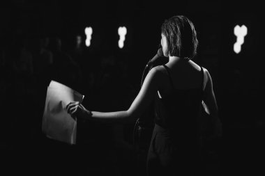 Moskova-8 Eylül, 2016: Sanat eğlence Club otel genç Rus şair Marina Kacuba akşamlar