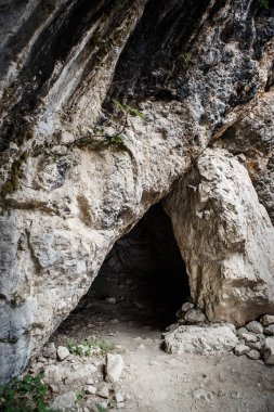 Biokovo dağlarında eski Hırvat tahkimatı Kastel kalıntıları. Eski ortaçağ kalesi