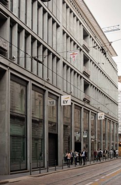 Milano,İtalya-9 Ekim,2018: Milano,Lombardia şehir sokaklarında güzel İtalyan mimarisi. 