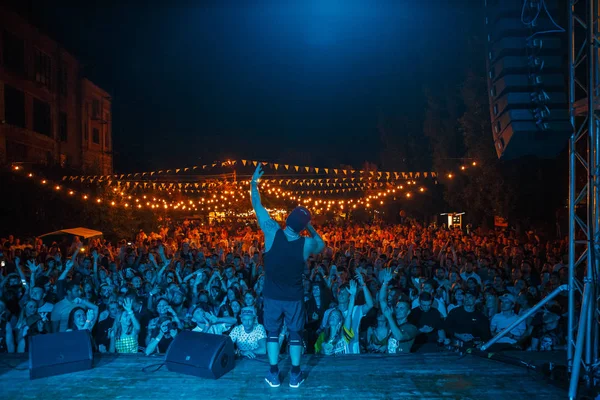 Kiev Agosto 2018 Cantora Rap Ligalize Cantando Microfone Palco Festival — Fotografia de Stock