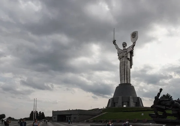 Památník Vlasti Monumentální Socha Kyjevě Hlavním Městě Ukrajiny — Stock fotografie