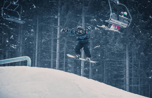 Bukovel Ucraina Marzo 2018 Gara Snowboard Nel Parco Invernale Giovani — Foto Stock