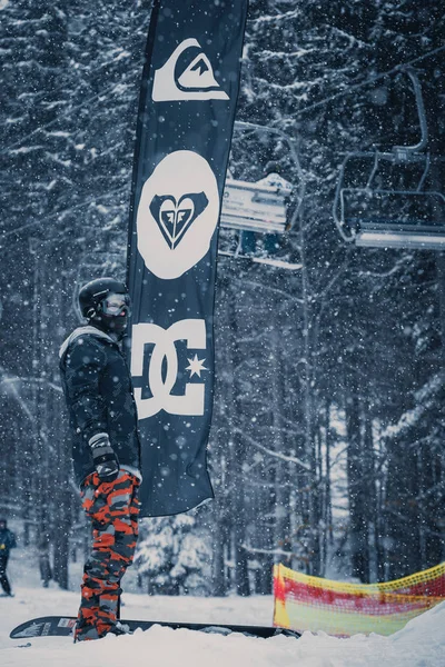 Bukoveľ Ukrajina Březen 2018 Snowboardová Soutěž Zimě Parku Mladí Sportovci — Stock fotografie