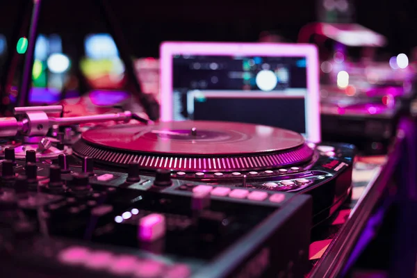 Professional Tur Ntable Deck Palco Nightclub Disc Jockey Player Dispositivo — Fotografia de Stock