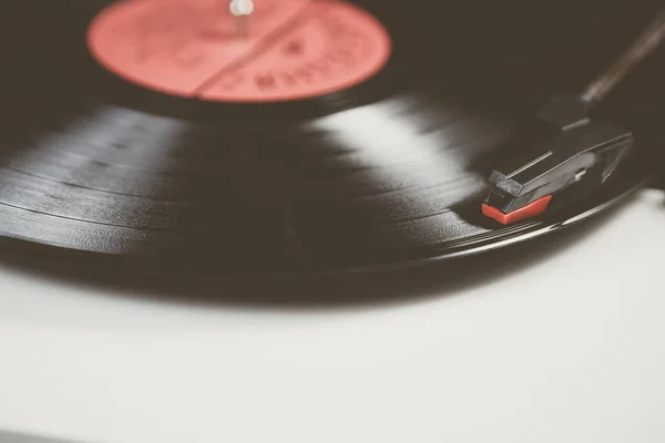 Vintage Plattenspieler Nahaufnahme Retro Analoges Plattenspielgerät Spielt Schallplatte Mit Musik — Stockfoto