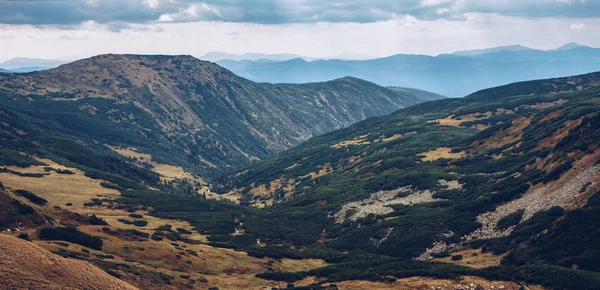 Beautiful Carpathian Mountains Autumn Season Travel Destination Active Tourism Europe — Stock Photo, Image