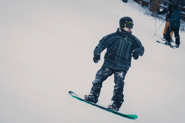 Bukovel Ucrania Marzo 2018 Concurso Snowboard Parque Invernal Jóvenes Atletas — Foto de Stock