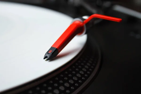 Vintage Plattenspieler Nahaufnahme Retro Analoges Plattenspielgerät Spielt Schallplatte Mit Musik — Stockfoto