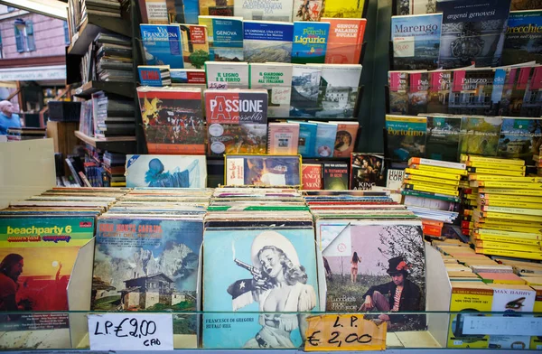 Books Old Vinyl Discs Outdoor Shop — Stock Photo, Image